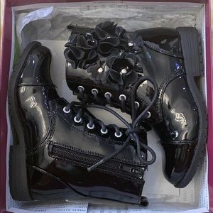 Girl boots